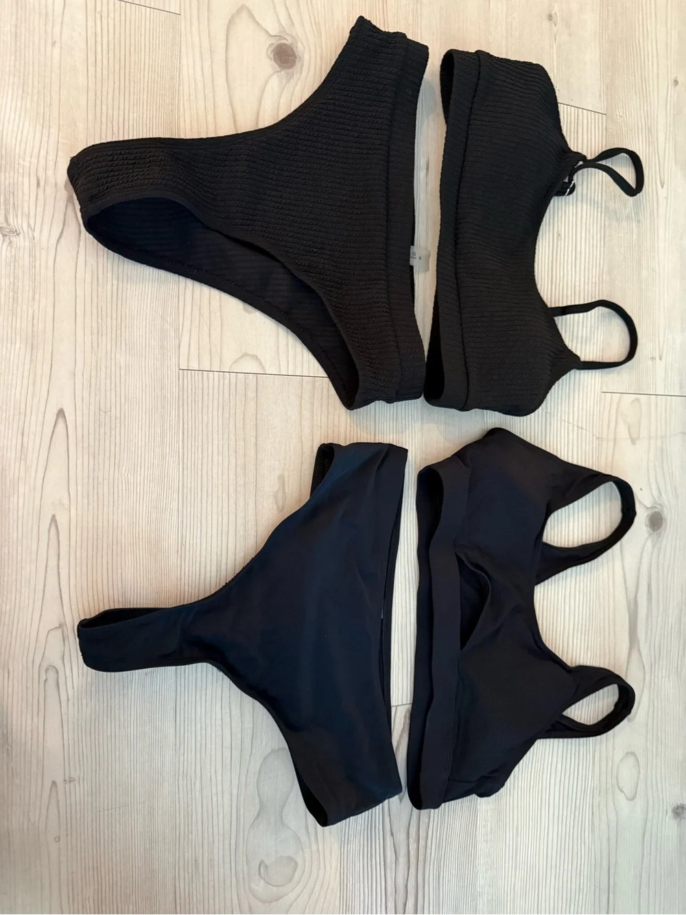 Bag of bikinis & swimsuits - Picture 5 of 9